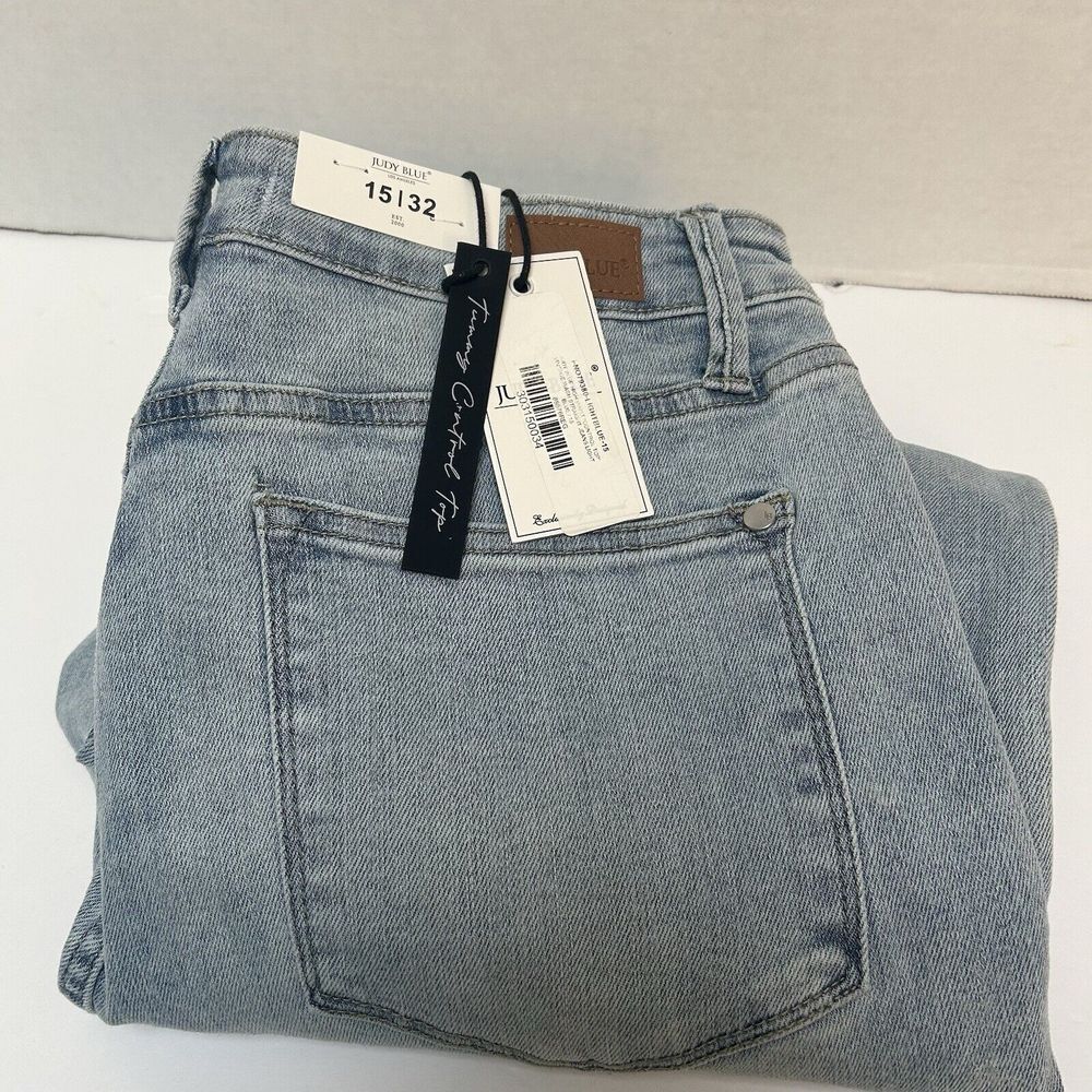 Judy Blue NWT Hi-Rise Straight Fit Light Wash Jeans Size 15/32‎ Style #88576